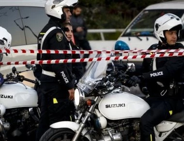 Συμμορία μηχανόβιων πραγματοποιούν ένοπλες ληστείες μέρα μεσημέρι στα φανάρια της Φιλαδέλφειας